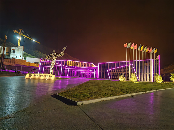 城市亮化是现代城市建设的重要组成部分，它不仅可以美化城市的夜景，还能提升城市的整体形象。随着科技的不断进步，城市亮化也得到了更多的关注和创新。本文将介绍一些关于城市亮化的创意和技术，帮助读者了解伊吾城市亮化的重要性以及如何进行伊吾城市亮化的规划和实施。